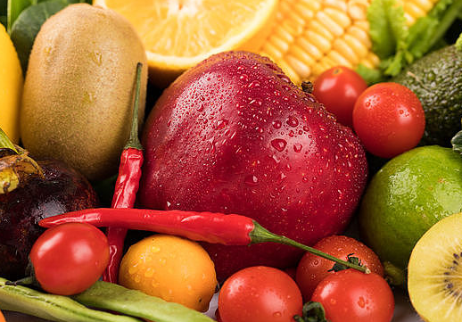 水果和蔬菜都是非常营养的食物含有很多的营养成分