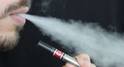 蒸气味中的化学物质对肺组织造成广泛损害