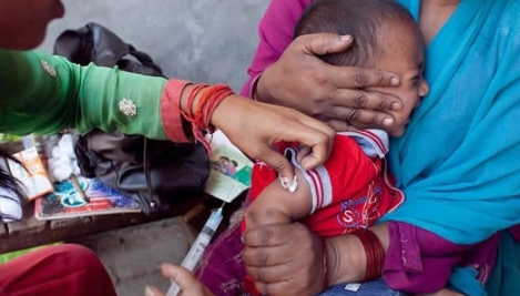 卫生机构敦促继续进行挽救生命的麻疹疫苗