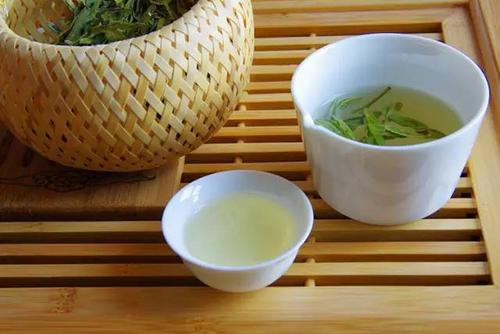 喝绿茶可能有助于食物过敏