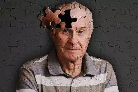 为什么老年人更容易患阿尔茨海默病