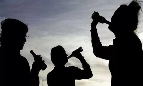 最新研究表明年轻饮酒者仍然低估了酒精含量