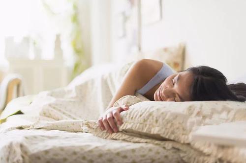 研究发现锁定期间人们的睡眠时间更长更规律