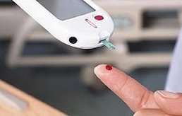 调查发现患有1型糖尿病的人每年将花费2500美元的医疗保健费用