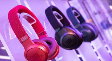 JBL 带来了大量耳机和蓝牙扬声器在 CES 2019 上炫耀