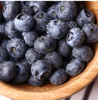 牛奶中的蛋白质可以增加蓝莓营养的吸收
