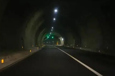隧道中的慢音乐可以让司机保持专注和安全