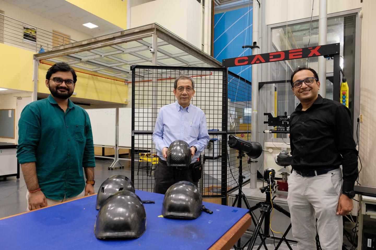 新加坡南大科学家使用新型塑料材料开发更坚固 更安全的自行车头盔