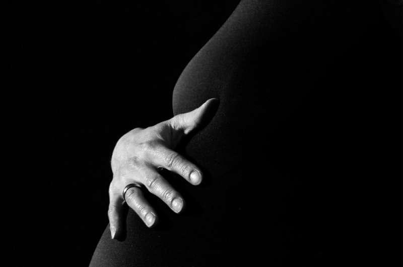 胎儿酒精暴露如何增加发育障碍的风险