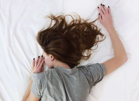 睡眠和昼夜节律时间的差异可能会影响酒精治疗策略