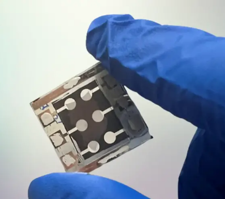 简化太阳能的未来：钙钛矿太阳能电池的单步溶液涂层工艺