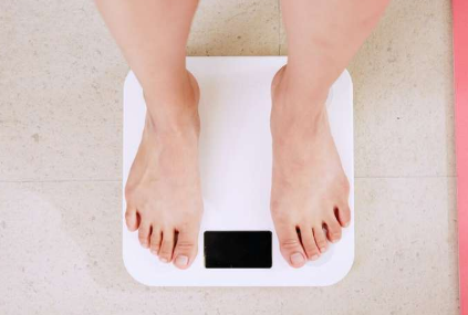 母亲肥胖与早发性新生儿败血症风险增加有关