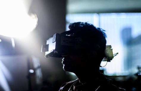 这些护目镜扫描您的大脑以检测神经和视觉功能丧失