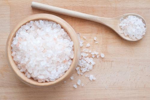 根据一份新报告 这是你每天可以吃多少盐