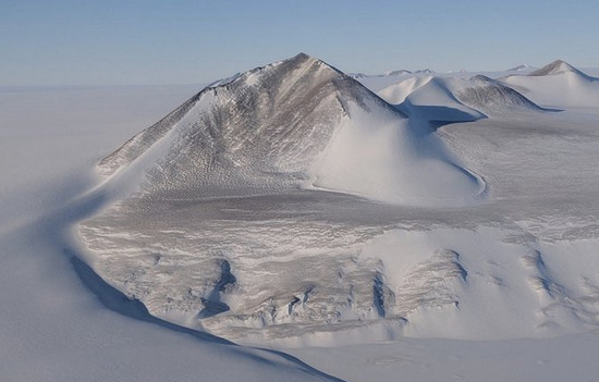 据信隐藏在南极洲冰层下的巨大湖泊似乎已经消失