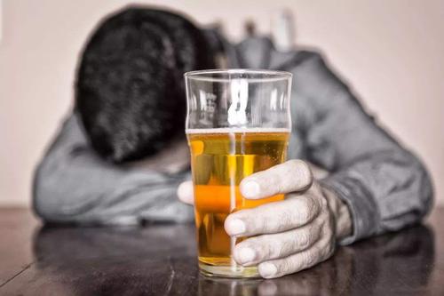 研究人员将基因确定为酒精中毒预防和治疗的目标