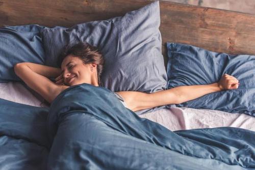 新研究发现乐观主义者睡得更好更久