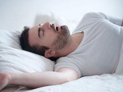 研究显示 周末睡觉会导致体重增加的风险