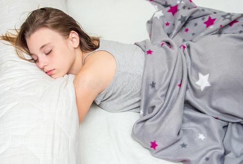研究表明青少年睡眠对肥胖和心脏代谢健康的重要性
