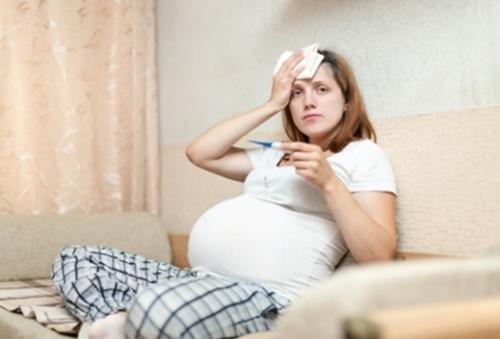 母亲孕早期的发烧会增加婴儿患某些心脏缺陷和面部畸形的风险