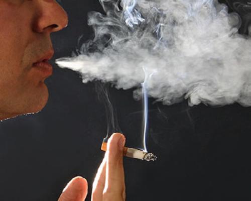 调查发现14岁或之前开始吸烟的青年人数增加了两倍