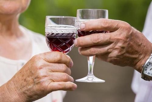 新研究揭示了高酒精摄入的遗传危险因素