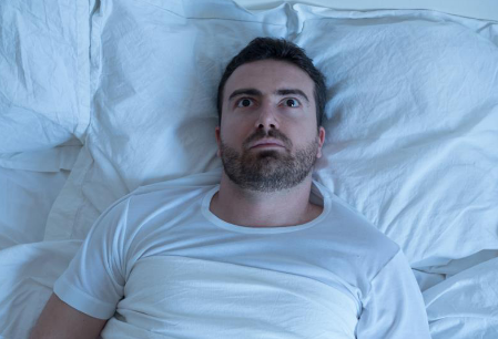研究表明失眠患者从认知行为疗法中受益比从药物治疗中受益更多