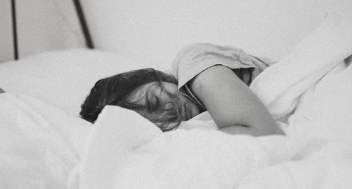 新的研究表明每晚增加一个小时的睡眠对大学生有很大的健康益处