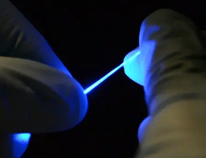 研究人员已经开发出一种橡胶状纤维