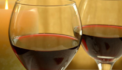 研究发现红酒和脱醇红酒可以消除口腔细菌