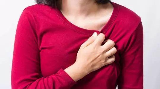 抗生素的使用与女性心脏病发作和中风的风险增加有关
