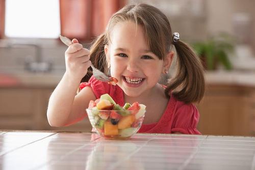 不吃早餐会让孩子变胖赶上卡路里会导致暴饮暴食