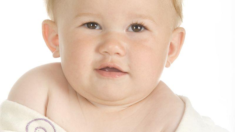 婴儿第一次大便中的细菌可能表明他们有肥胖的风险